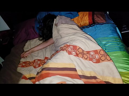 ❤️ Patėvis bara savo jauną pamotę, kol ji miega. ❤️❌ Anal porno prie mūsų